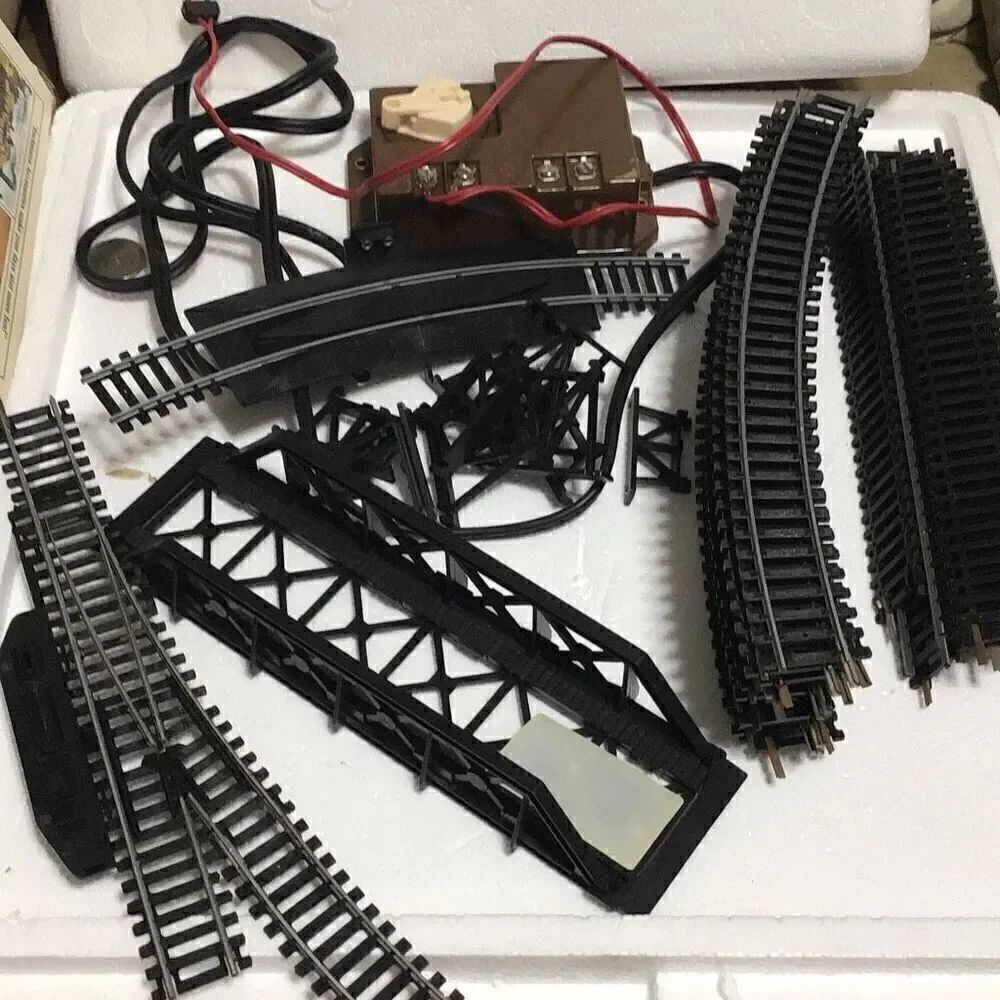Model train box lot, 19 curves, nine straight one￼Y and a bridge span track piec